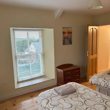 5 Bank House Schull