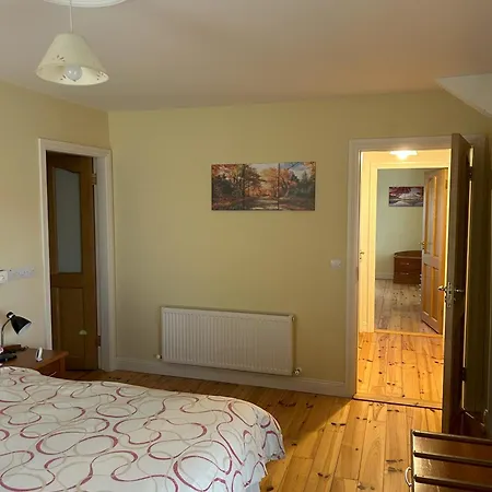 5 Bank House * Schull