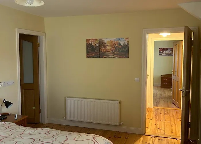 5 Bank House * Schull